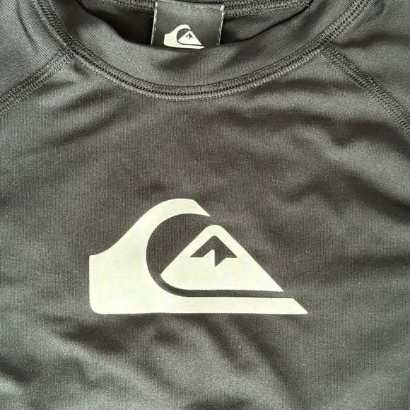Quiksilver Black Rashguard Swim Shirt Short Sleeve Preloved - Picture 2 of 6